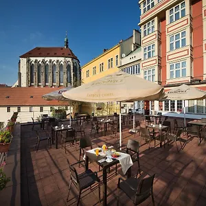 Ea Julis Prag
